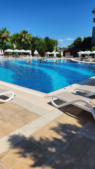 Pool Well Palace Side