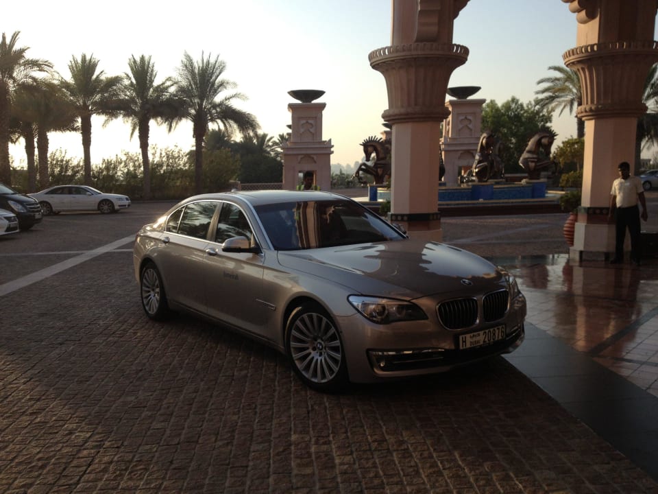 Limosine Shuttel Service Jumeirah Al Qasr