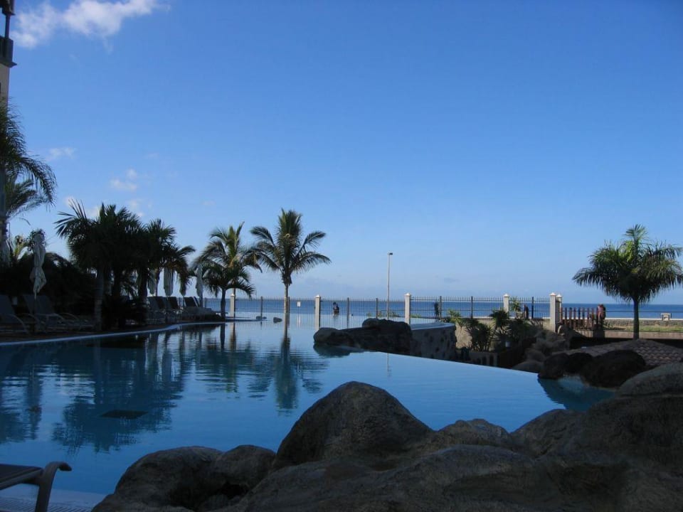 Blick vom Pool auf den Atlantik Lopesan Villa del Conde Resort & Thalasso
