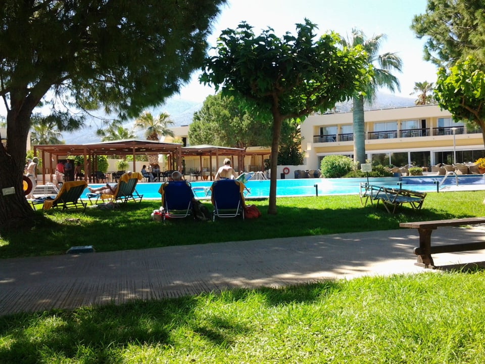 Liegewiese am Hauptpool Phãea Cretan Malia