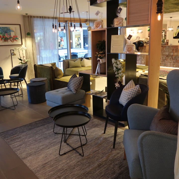 Lobby Hotel Tofana Explorer's Home