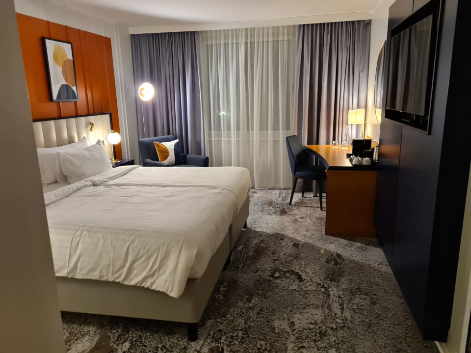 Zimmer voco Dusseldorf Seestern, an IHG Hotel