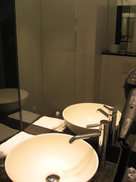 Bad mit Dusche Motel One Berlin-Bellevue