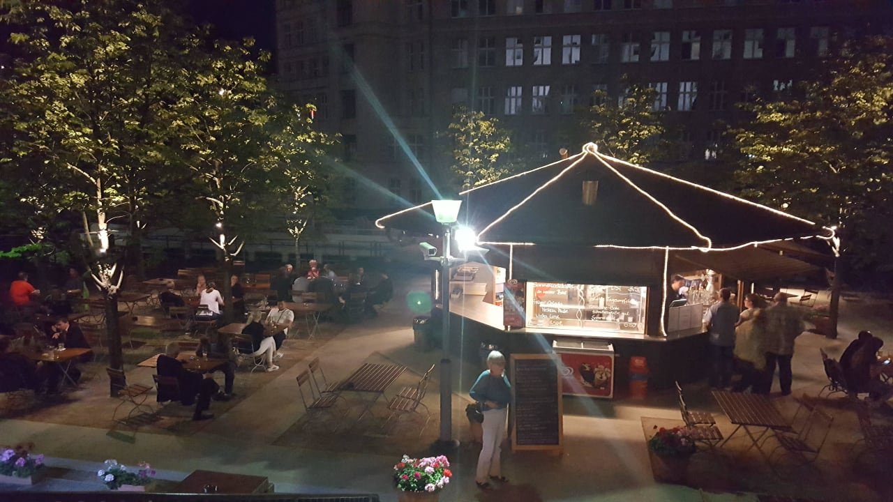 Biergarten am Wasser Estrel Hotel Berlin
