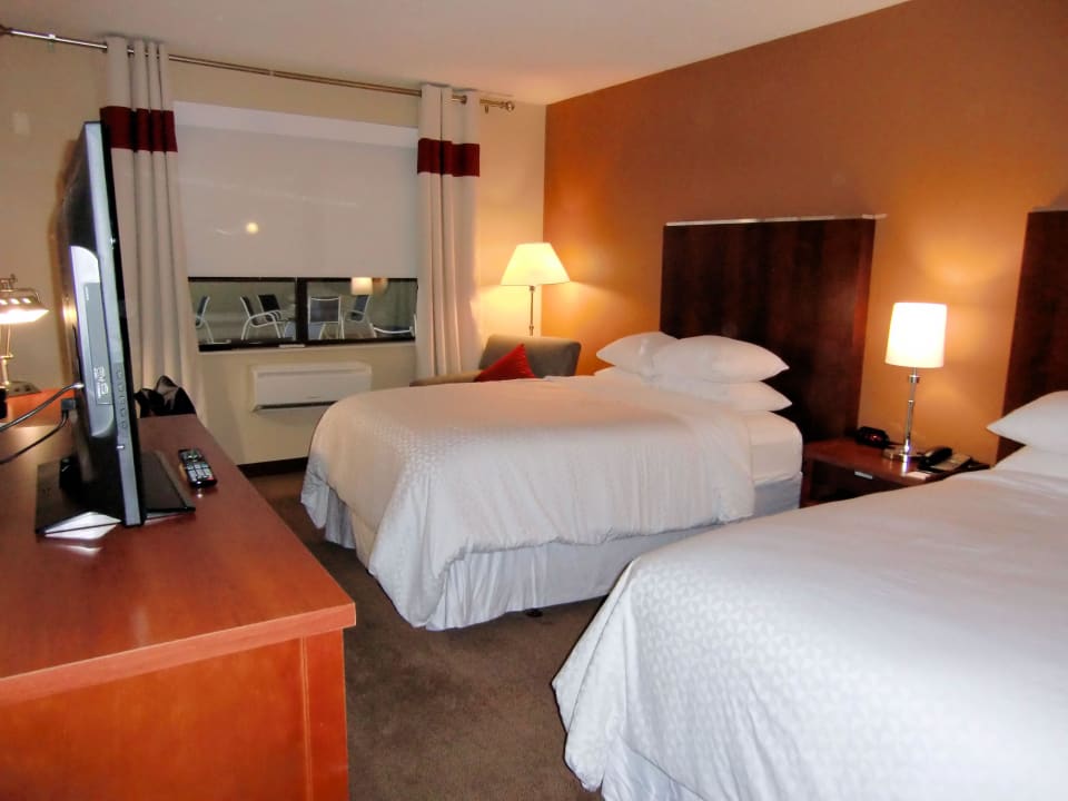 Zimmer mit den zwei Betten Hotel Four Points by Sheraton Boston Logan International Airport
