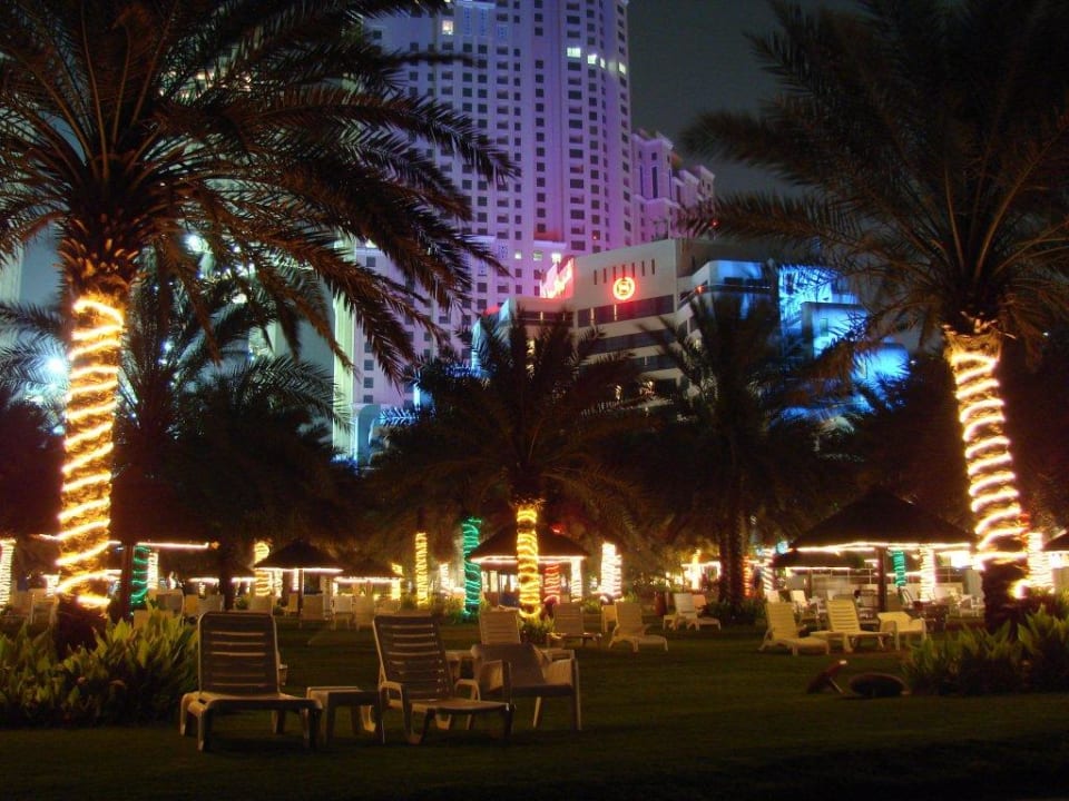Sheraton Jumeirah Beach & Tower bei Nacht Sheraton Jumeirah Beach Resort