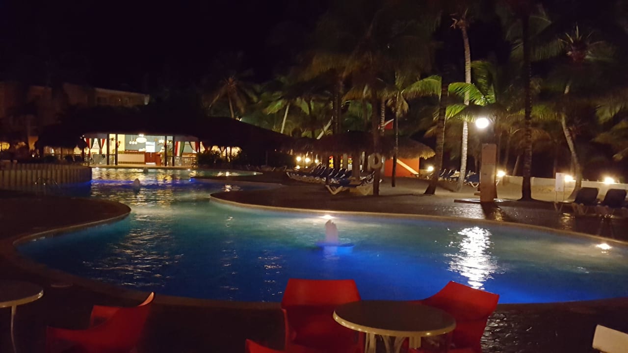 Pool bei Nacht Viva Tangerine by Wyndham - All Inclusive Resort