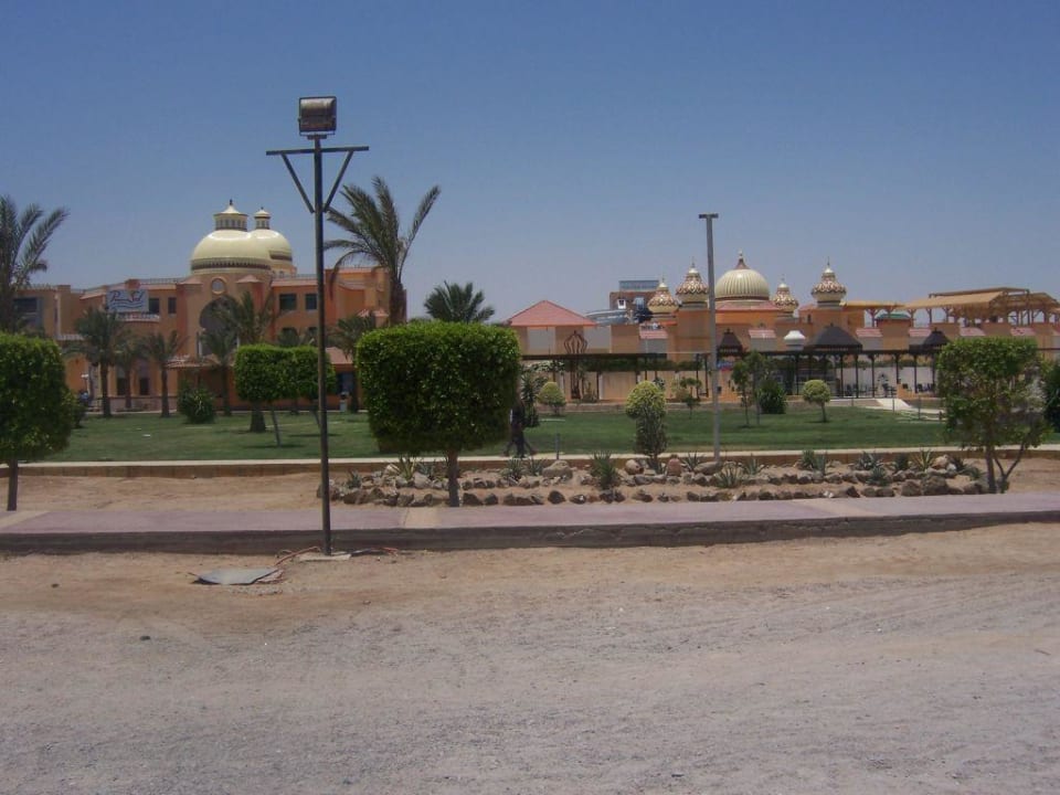 Ansicht von der Hauptstrasse aus Pickalbatros Aqua Park Resort - Hurghada