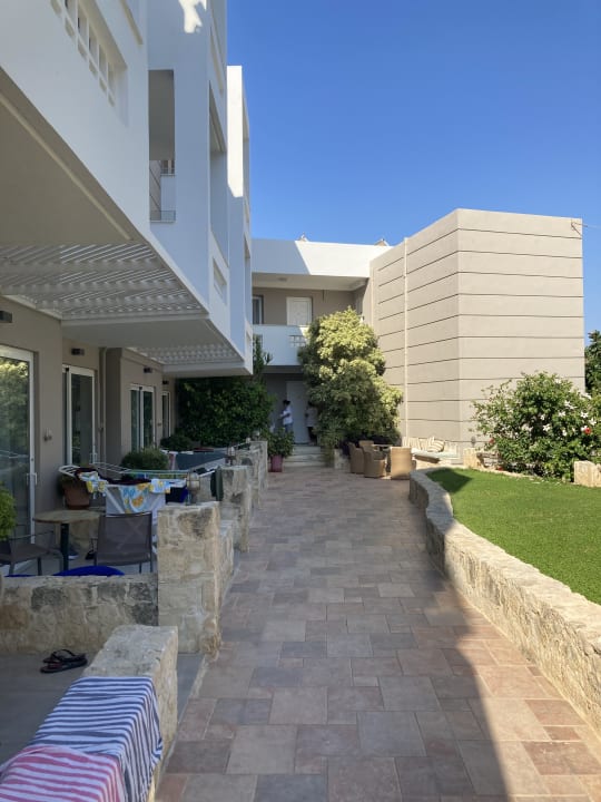 Gartenanlage Troulis Apart-Hotel
