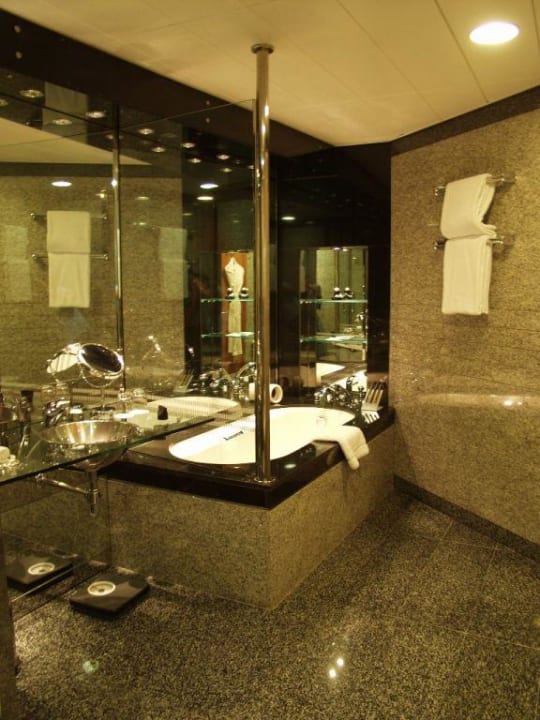 Hilton Dubai Creek Golden Sands Hotel Creek