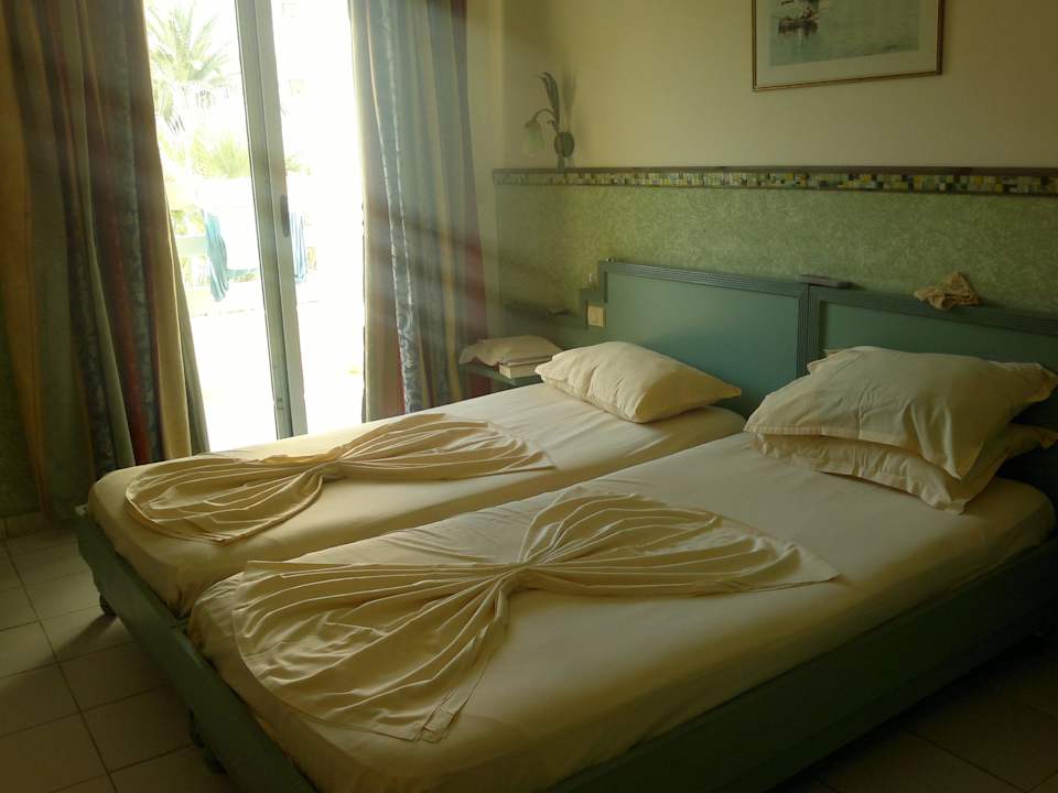 Bett Omar Khayam Resort & Aquapark