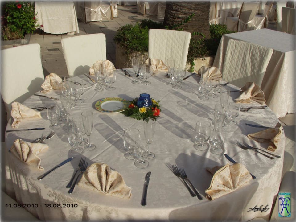 Tisch zum Ferragustofest Aldiana Club Rocca Nettuno Calabria
