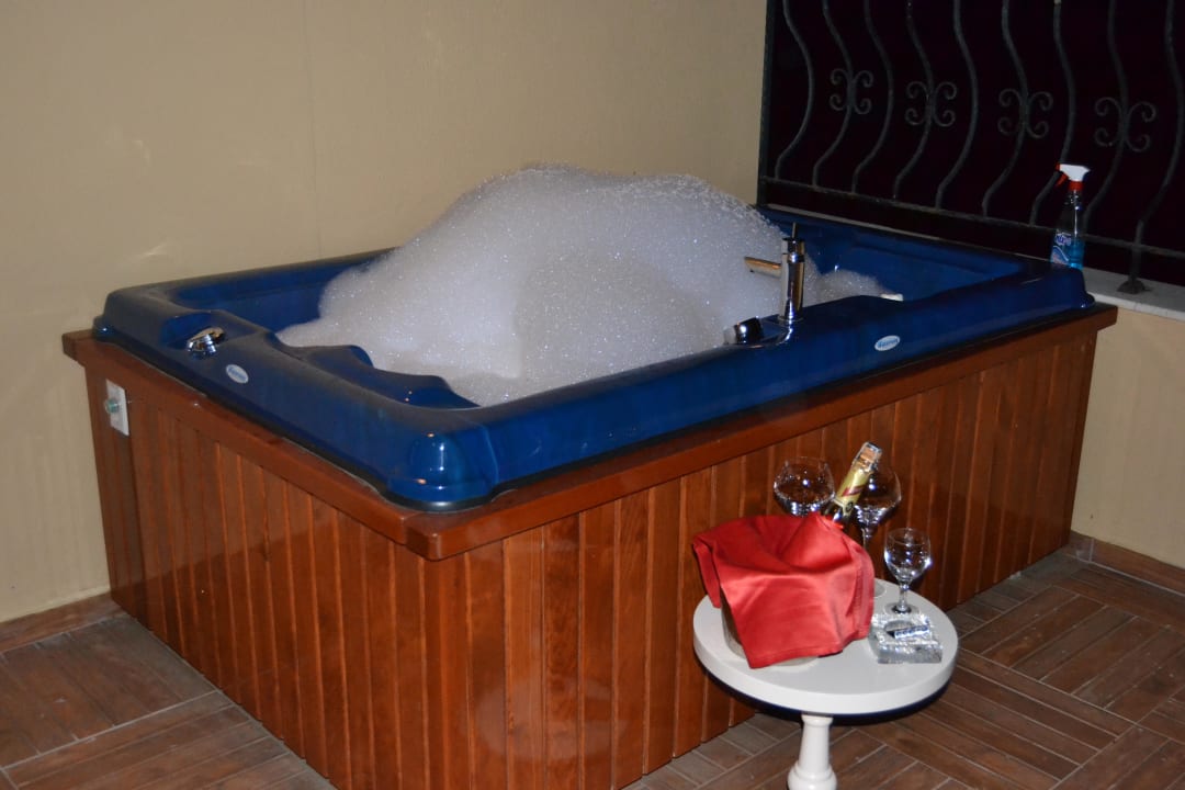 "Jacuzzi at balcony with a bottle of Champagne" Euphoria Tekirova Hotel (Tekirova