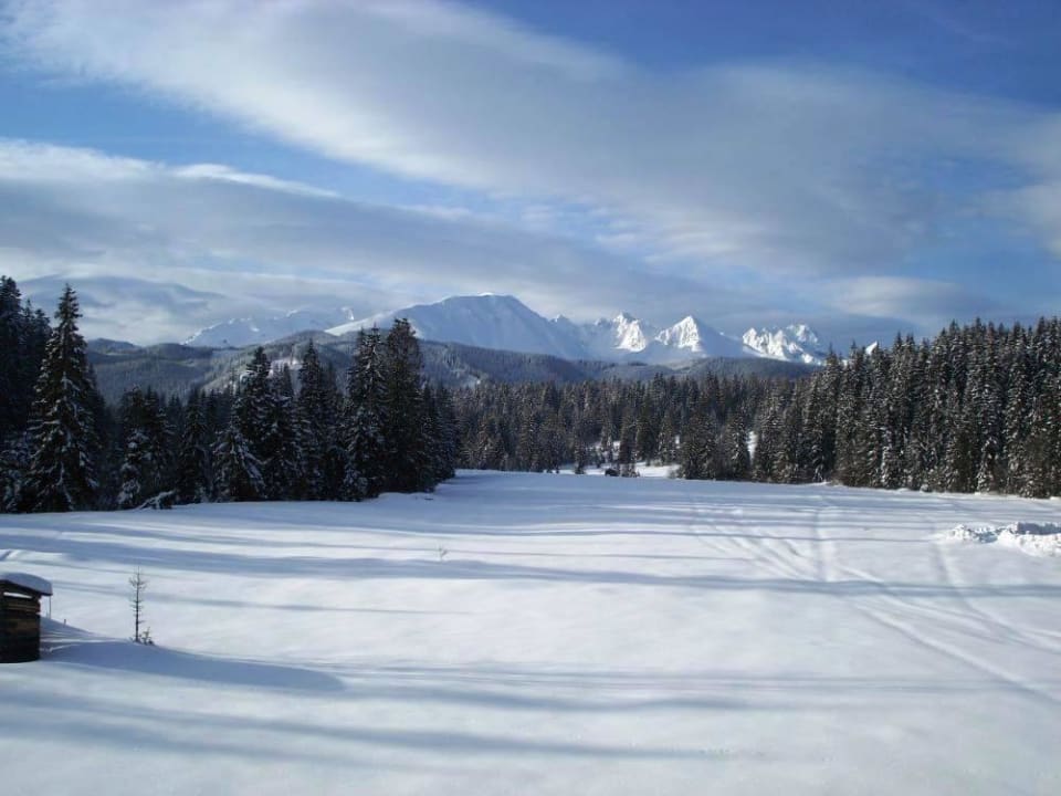 Widok zimowy z dużej sypialni wszystkich domków Ferienhaus Tajgolka