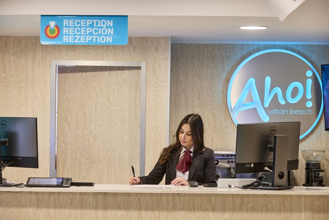 Lobby Ahoi! Urban Beach Hotel
