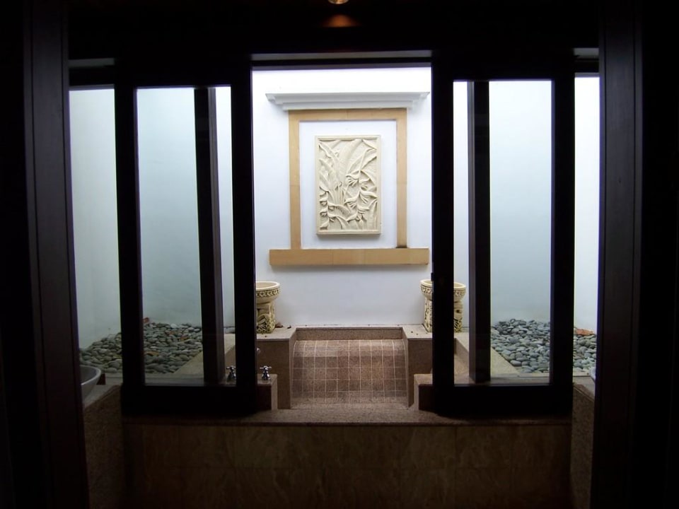 Beachvilla / Blick auf Außenbadewanne Hotel Pangkor Laut Resort/Estates