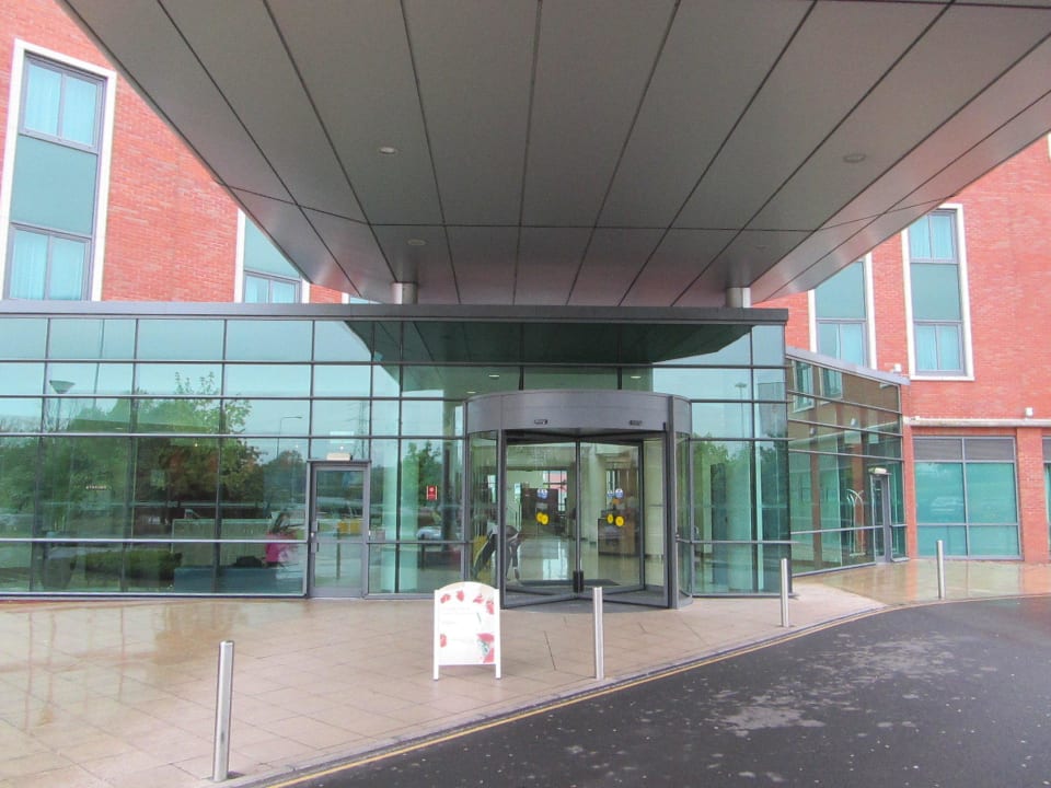 Entrance Hotel Crowne Plaza Nec