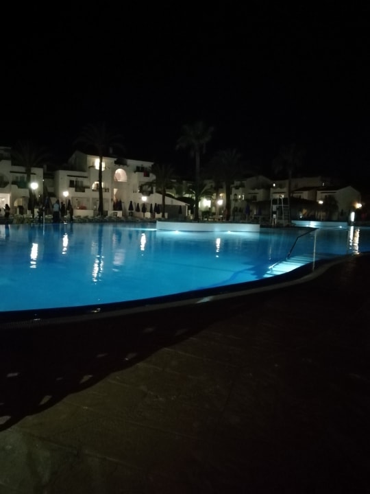 Pool Globales Bouganvilla