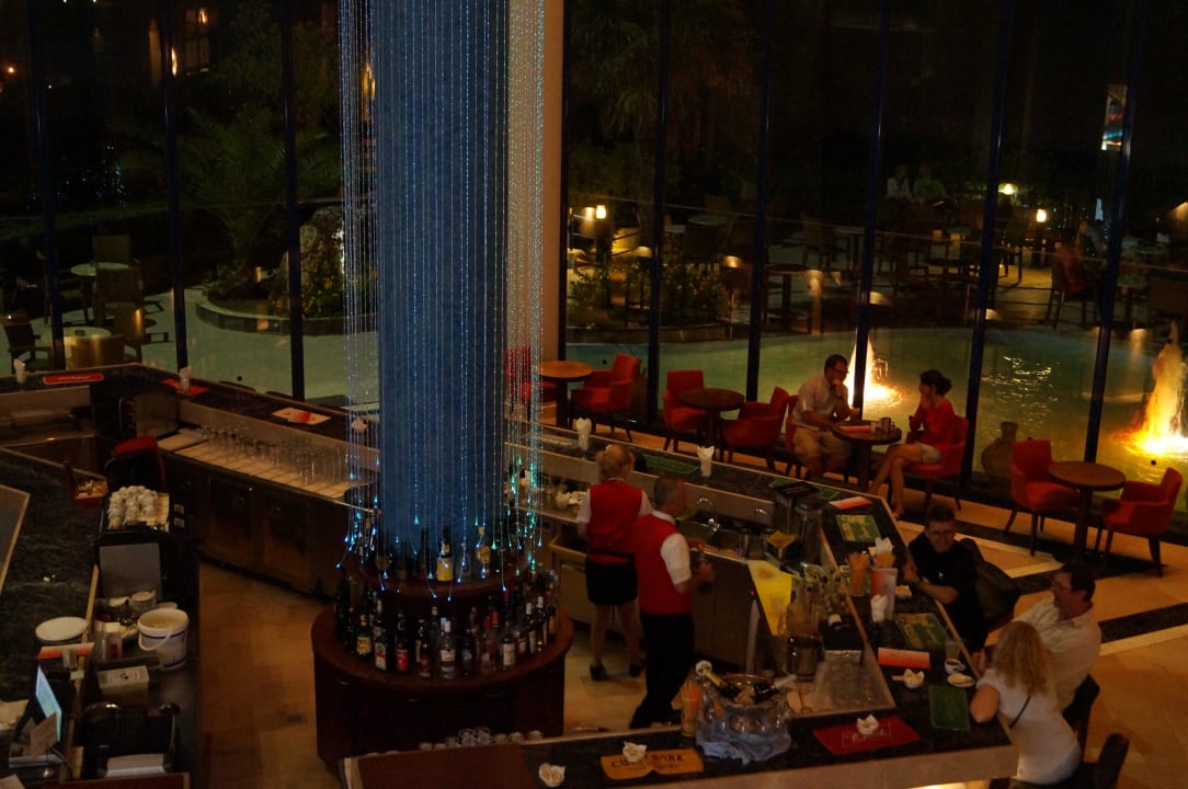 Hotelbar mit großer Lichtersäule Kresten Palace Hotel