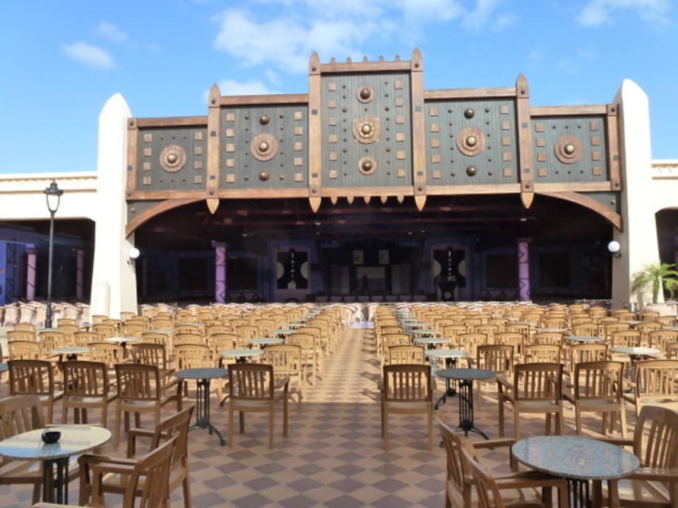 Platz vor dem Theater Hotel Riu Touareg