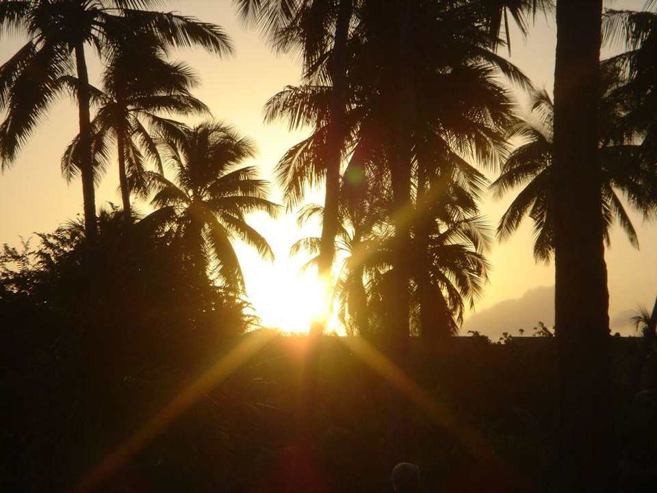 traumhafte Sonnenuntergänge Resort Amani Tiwi Beach