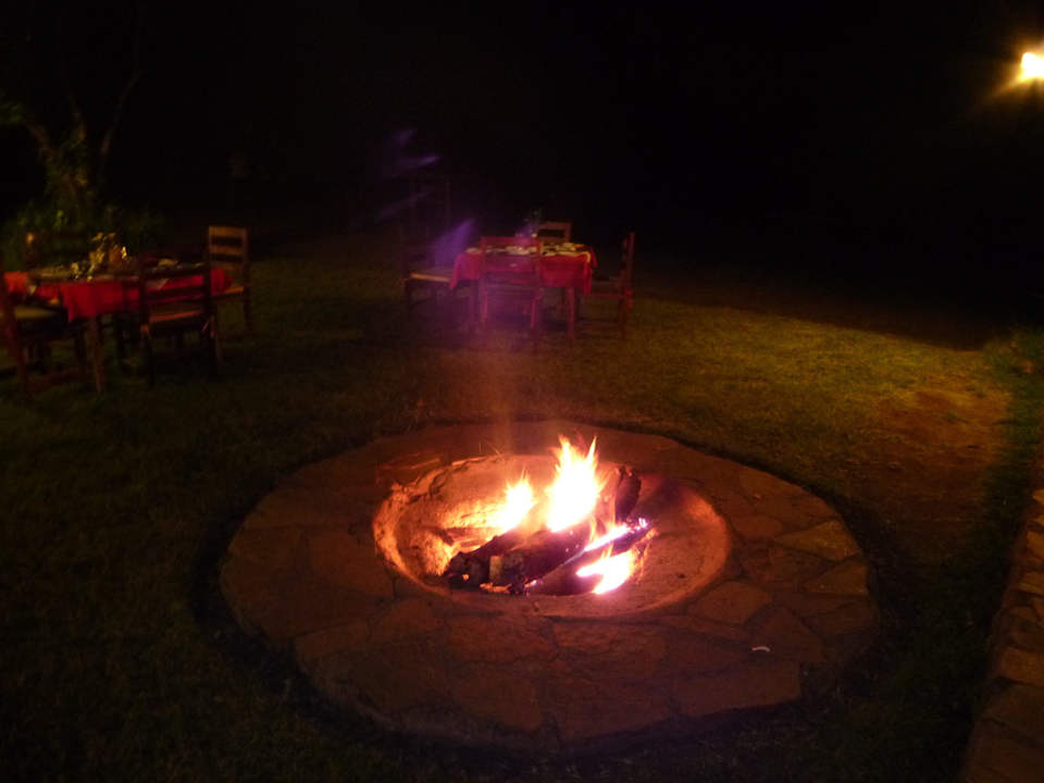 Lagerfeuer zum Dinner Royal Mara Safari Lodge