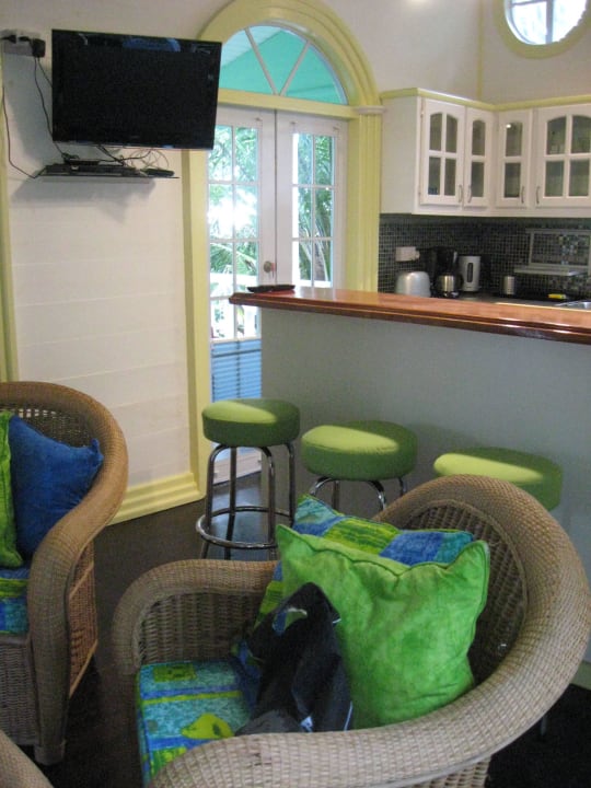 Palm Cottage offener Wohnzimmer-/ Kuechenbereich Hotel Espoir