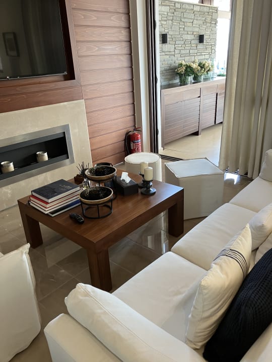 Zimmer Ayia Marina Suites