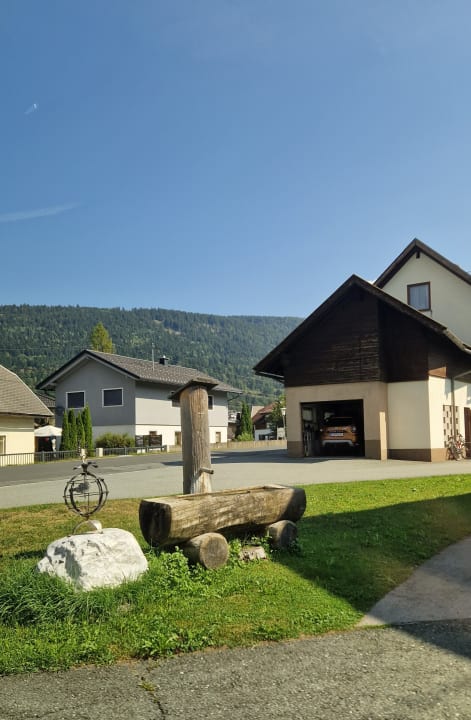 Außenansicht Burgl's Apartmenthaus Nassfeld in Kärnten