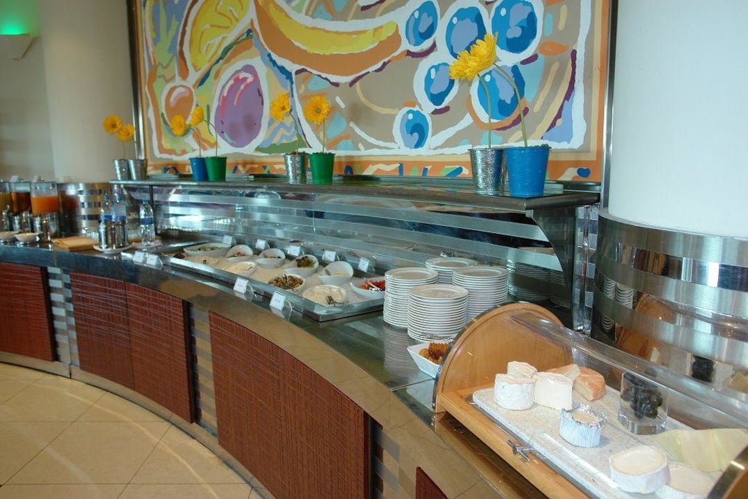 Frühstücksbuffet Hotel Le Meridien Al Aqah Beach Resort
