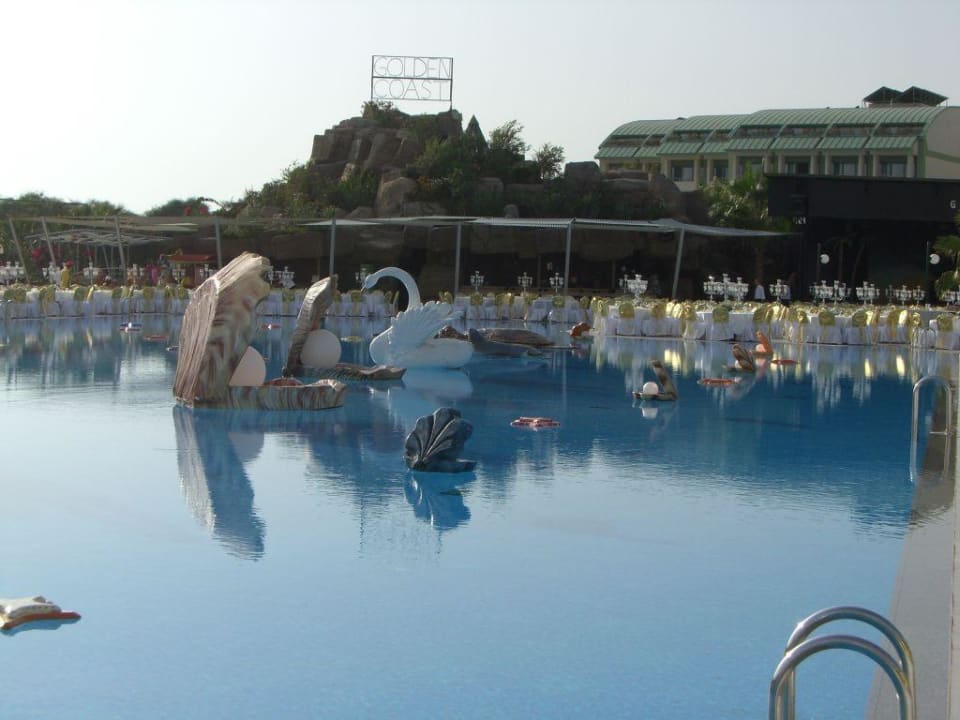 Pool vor Galaabend VONRESORT Golden Coast