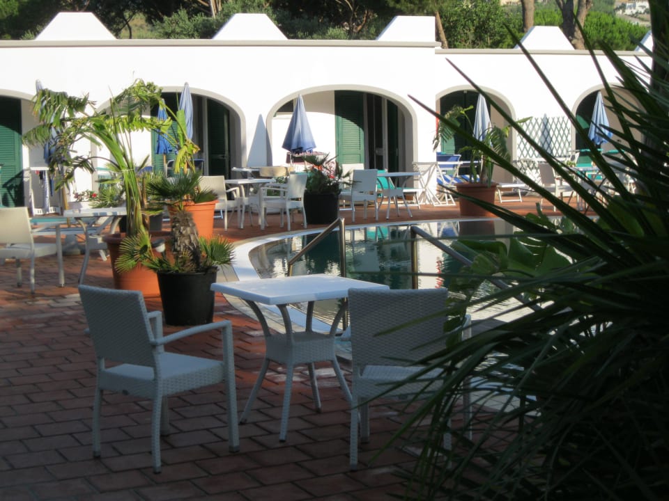 Hotelzimmer Poolseite Hotel Lumihe