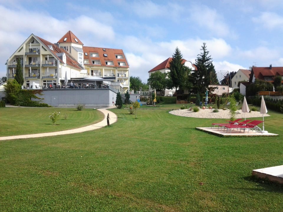 Liegewiese 100 m vom See Hotel Traube am See