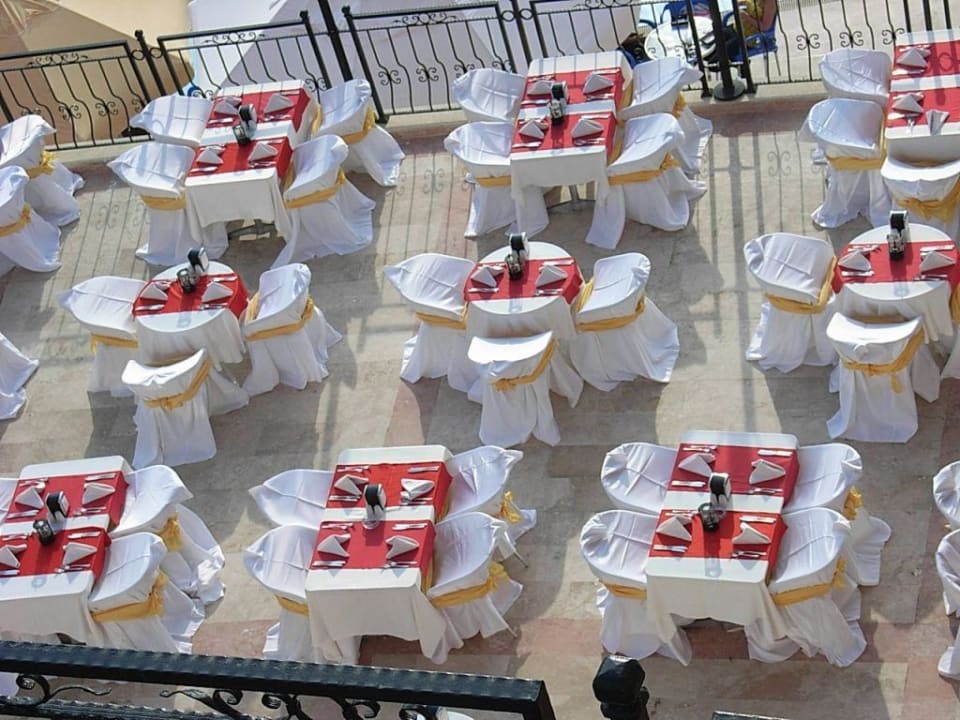 Schöne Tischeindeckung zu Ostern Royal Atlantis Beach Hotel