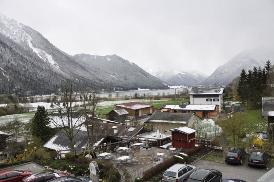 Ausblick vom Balkon bei Tag Wellnessresort Vier Jahreszeiten