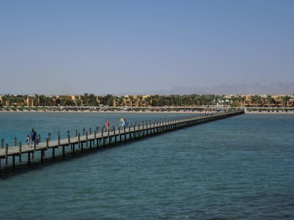 Blick vom Steg zum Hotelstrand Stella Garden Resort & Spa, Makadi Bay