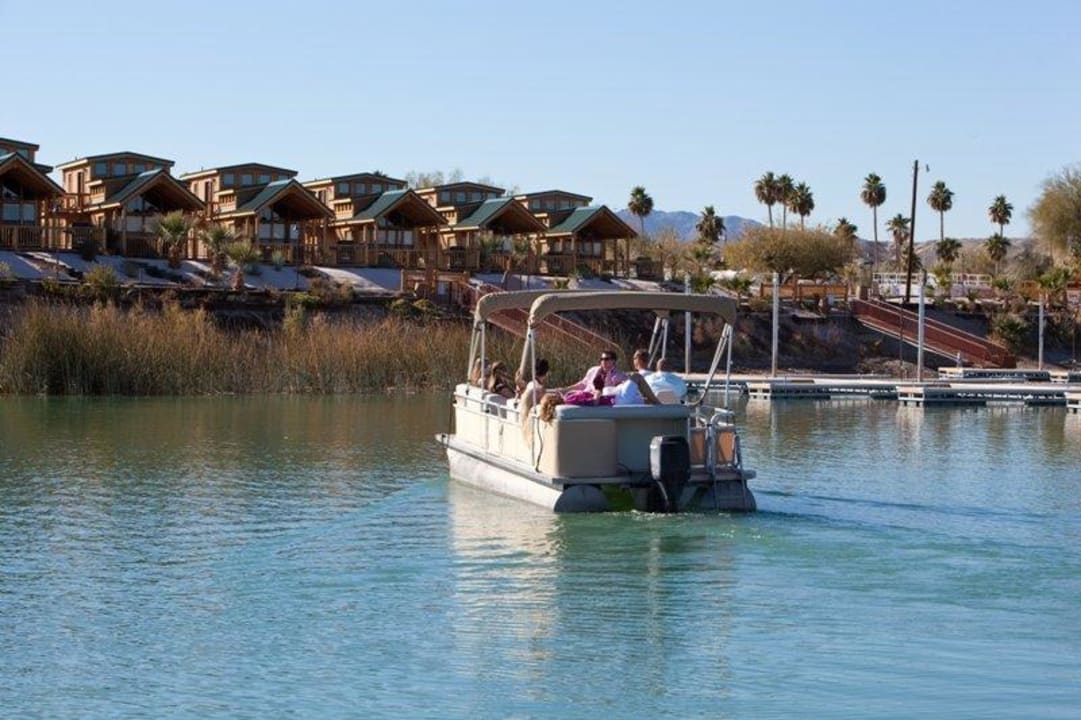 Boote und Jetskis koennen gemietet werden Pirate Cove Resort & Marina