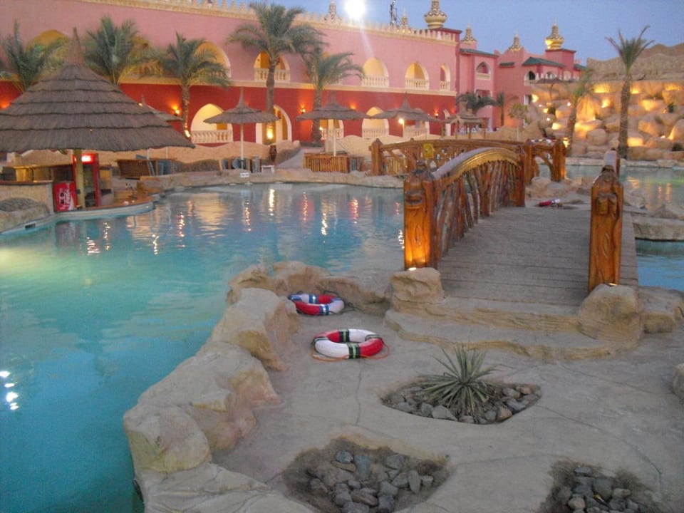 Pool am Abend Pickalbatros Alf Leila Wa Leila Resort - Neverland Hurghada