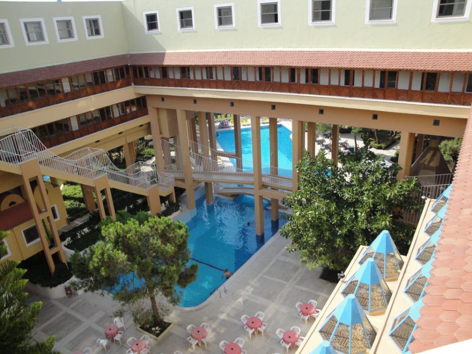 Pool und Sitzbereich Asteria Collection Side