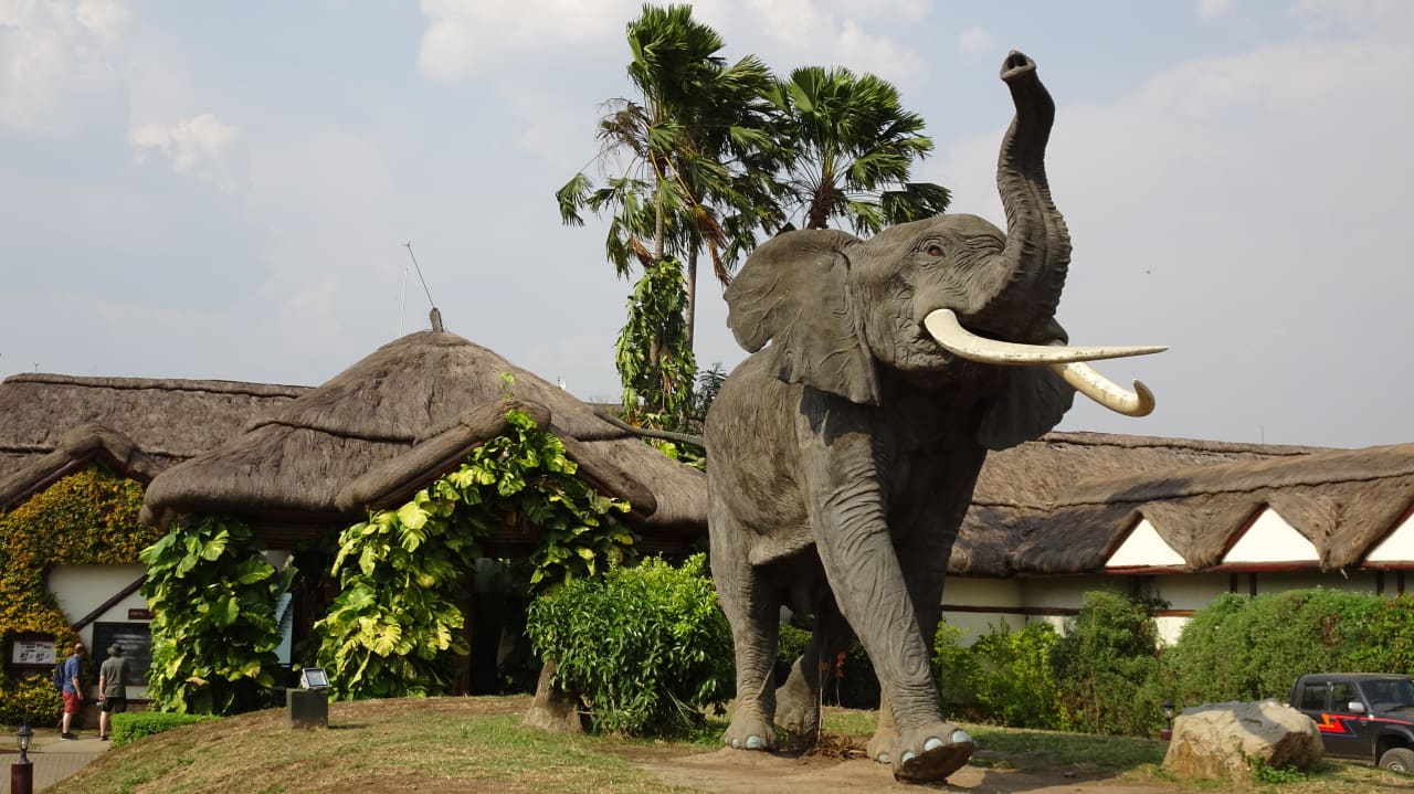 Außenansicht Mweya Safari Lodge