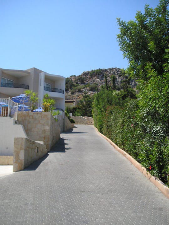 Sehr steiler Weg zum Kinderpool Grand Hotel Holiday Resort