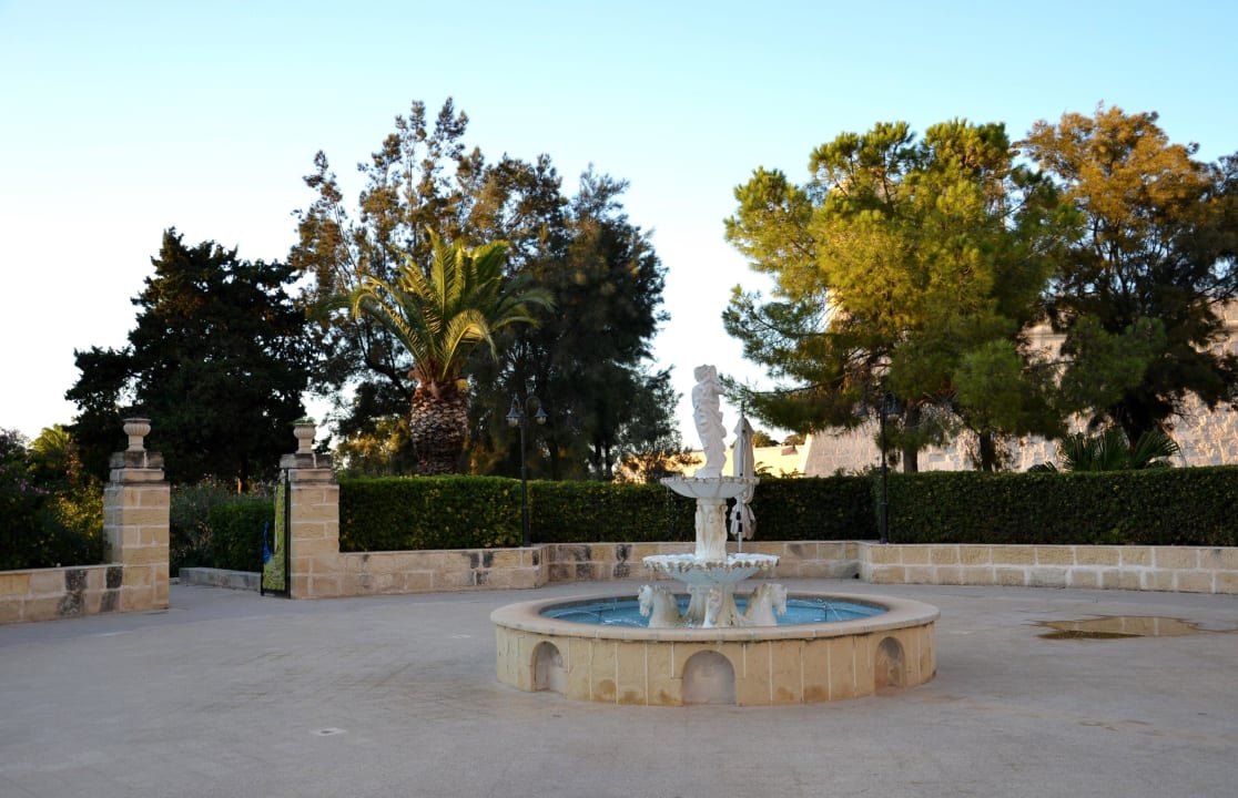 Innenhof - Garten  The Phoenicia Malta