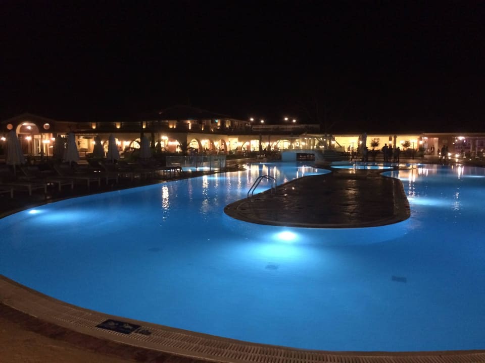 Pool am Abend  Capo Di Corfu  (Im Umbau/Renovierung)