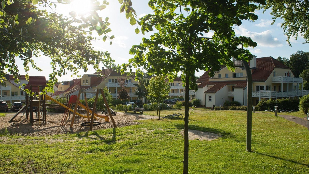 Außenansicht mit Spielplatz Vineta Ferienpark Usedom