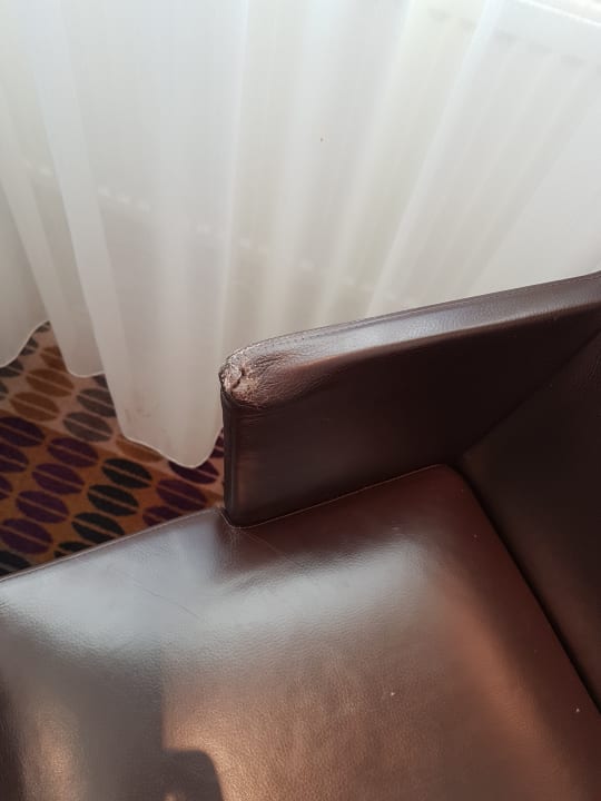 Das ist die Armlehne aus dem Frühstückraum Park Inn by Radisson Berlin Alexanderplatz