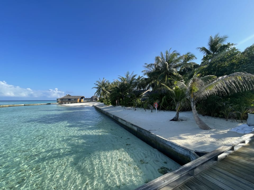 Strand Outrigger Maldives Maafushivaru Resort
