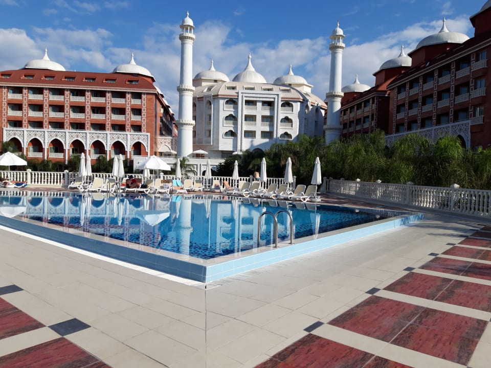 Außenansicht Royal Taj Mahal Hotel