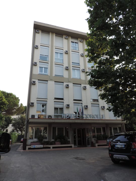 Pohled na hotel z předního parkoviště Hotel Corolle