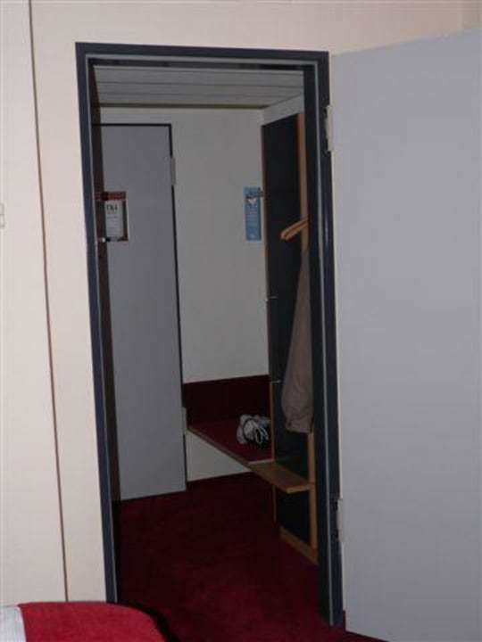 Blick zur Garderobe NH Dresden Neustadt