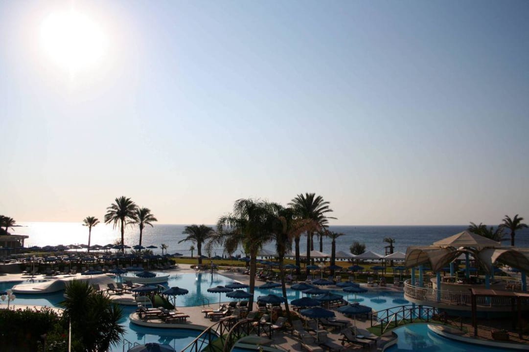 Sonnenaufgang über dem Pool Rodos Palladium Leisure & Wellness